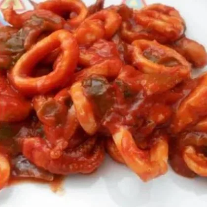 Calamares con tomate